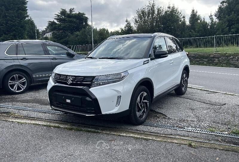 Usata Suzuki Vitara Cool 130 CV (95 kW) 2024 Bianco santorini SUV