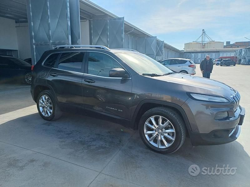 Usata Jeep Cherokee Limited 140 CV (102 kW) 2014 Grigio SUV