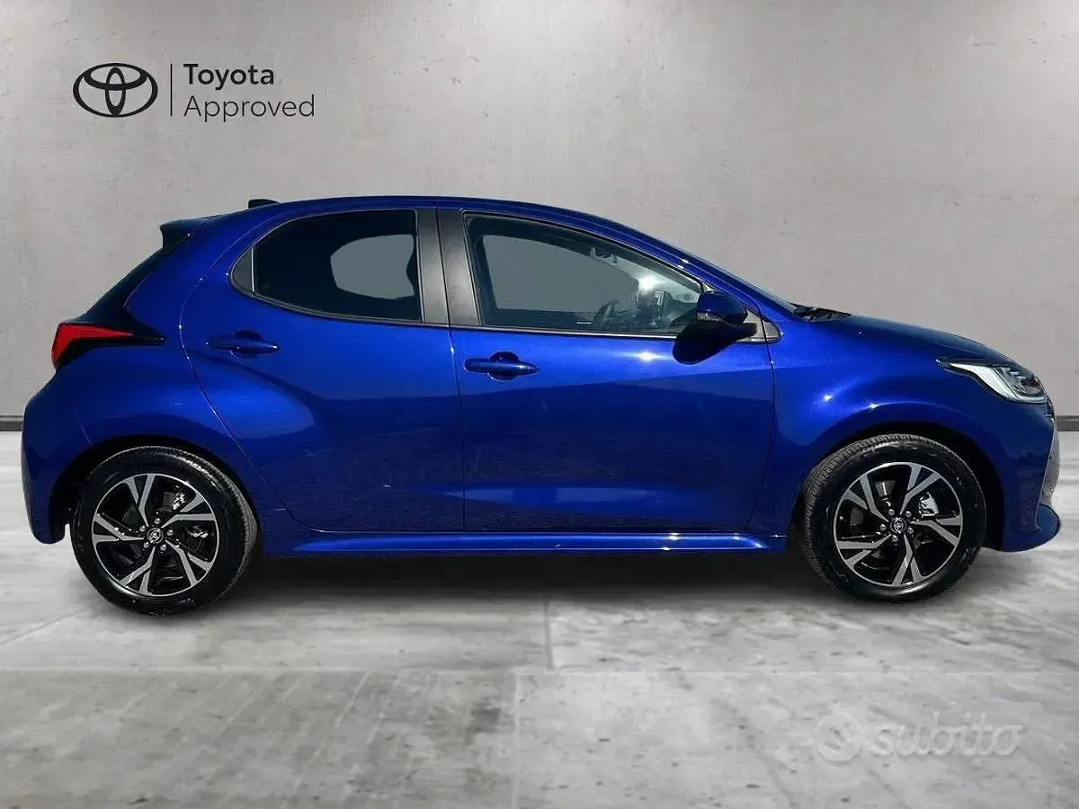 Usata Toyota Yaris Hybrid Trend 92 CV (67 kW) 2025 Blu Berlina