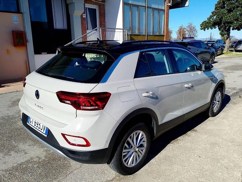 Usata VW T-Roc Life 110 CV (80 kW) 2024 Nero SUV