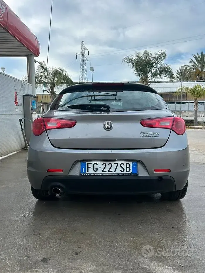 Usata Alfa Romeo Giulietta 120 CV (88 kW) 2016 Grigio Utilitaria