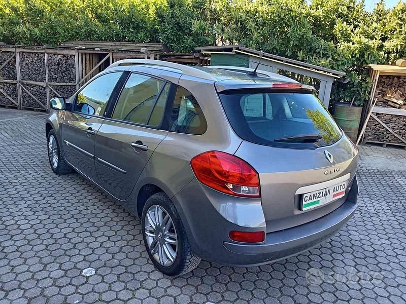 Usata Renault Clio GrandTour 103 CV (75 kW) 2011 Grigio Station wagon