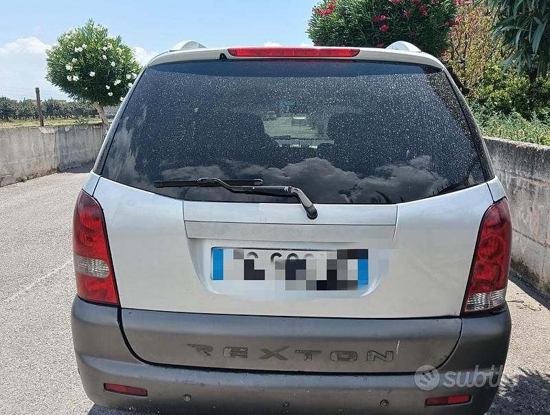 Usata Ssangyong (KGM) Rexton 165 CV (121 kW) 2006 Grigio SUV