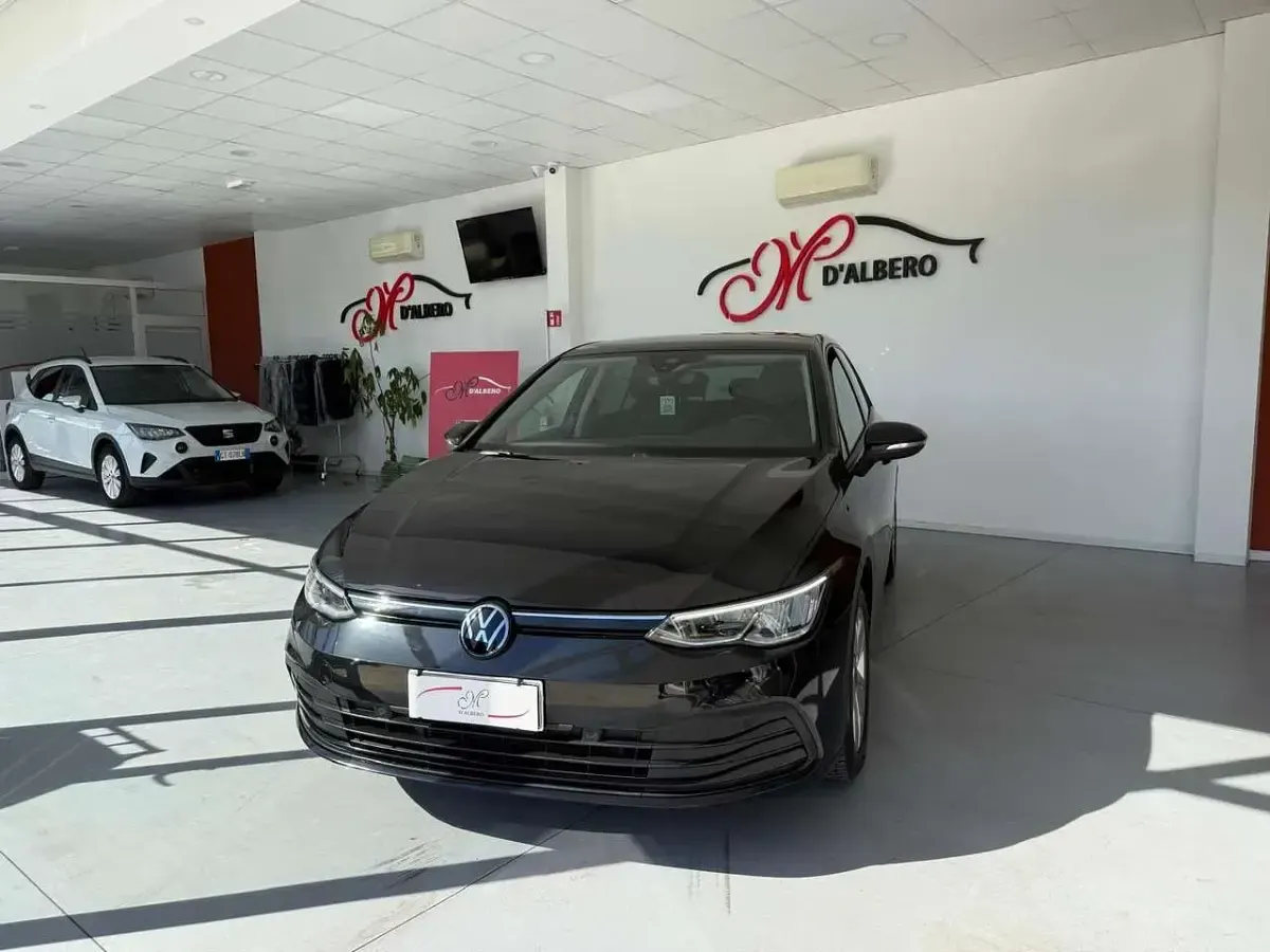 Usata VW Golf VIII Life 116 CV (85 kW) 2022 Nero Utilitaria