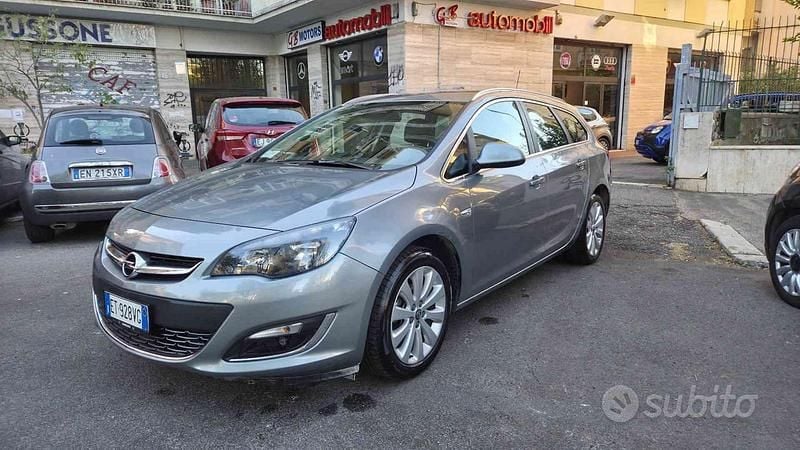 Usata Opel Astra Cosmo 140 CV (102 kW) 2014 Grigio Station wagon