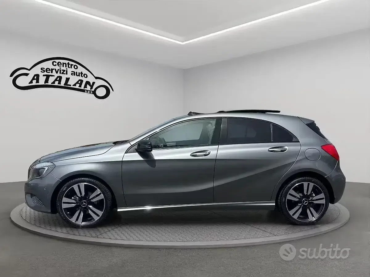 Usata Mercedes A180 Premium 109 CV (80 kW) 2015 Grigio Utilitaria