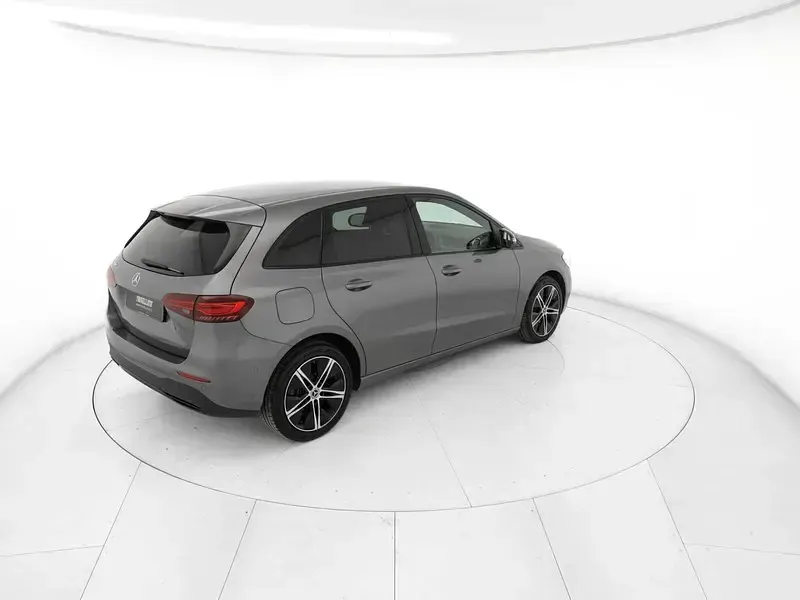 Usata Mercedes B250e Advanced 218 CV (160 kW) 2025 Grigio Monovolume