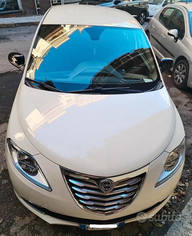 Usata Lancia Ypsilon Gold 69 CV (50 kW) 2015 Bianco Utilitaria