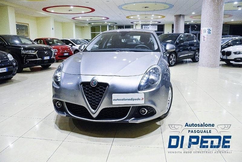 Grigio Usata 2019 Alfa Romeo Giulietta Business Tre volumi | 15.500 € (Buon prezzo) - Immagine 1/4
