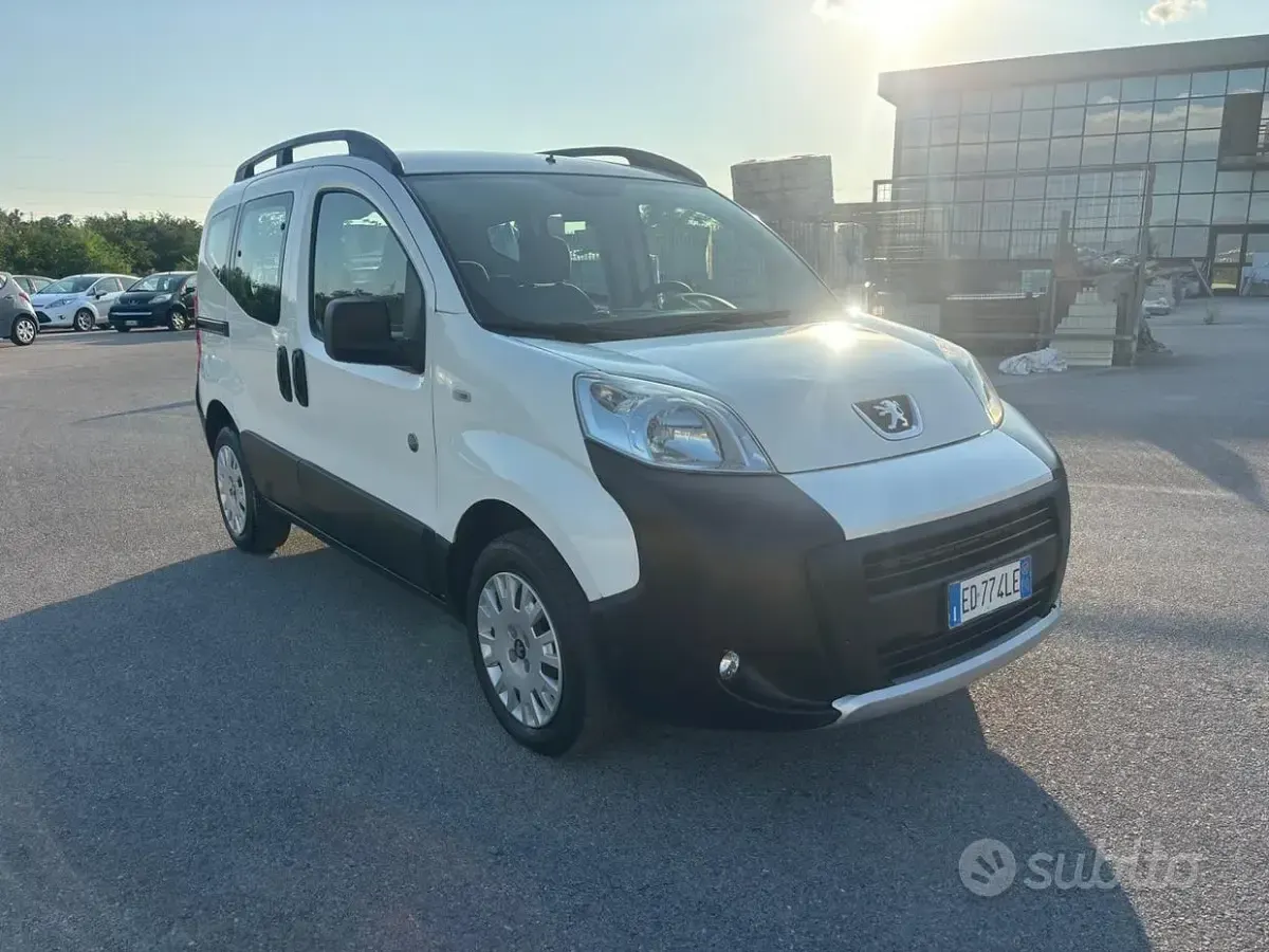 Usata Peugeot Bipper Premium 68 CV (50 kW) 2010 Bianco Monovolume