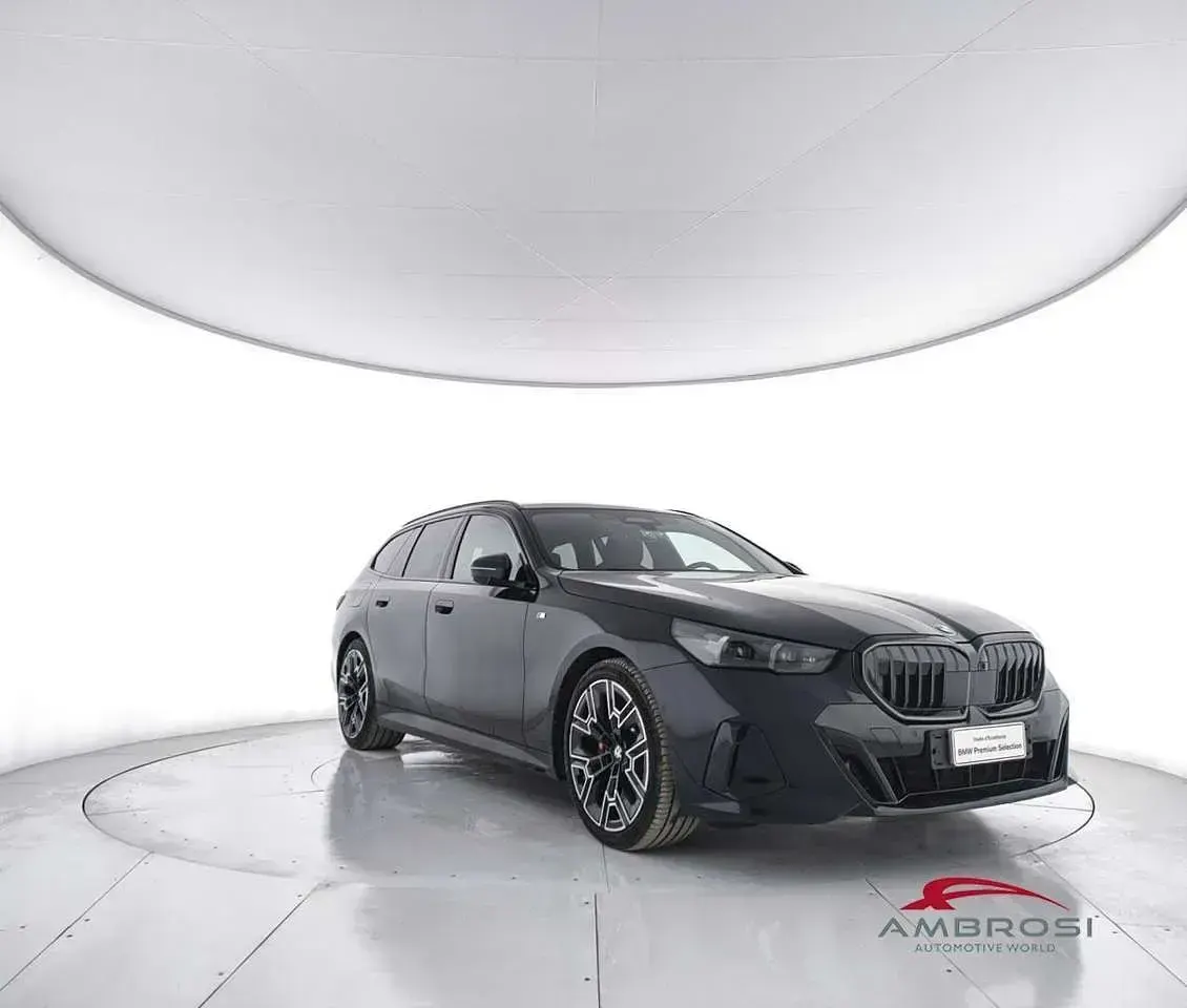 Usado BMW 520 M Sport 197 HP (144 kW) 2024 Azul Carrinha