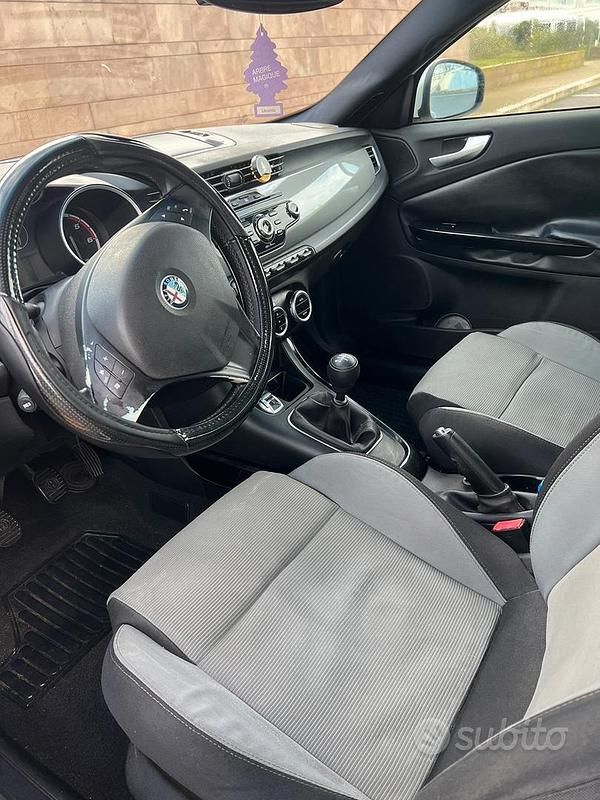 Usata Alfa Romeo Giulietta 170 CV (125 kW) 2010 Bianco Berlina