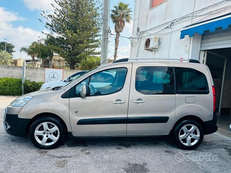 Usata Peugeot Partner Tepee Premium 110 CV (80 kW) 2010 Beige Monovolume