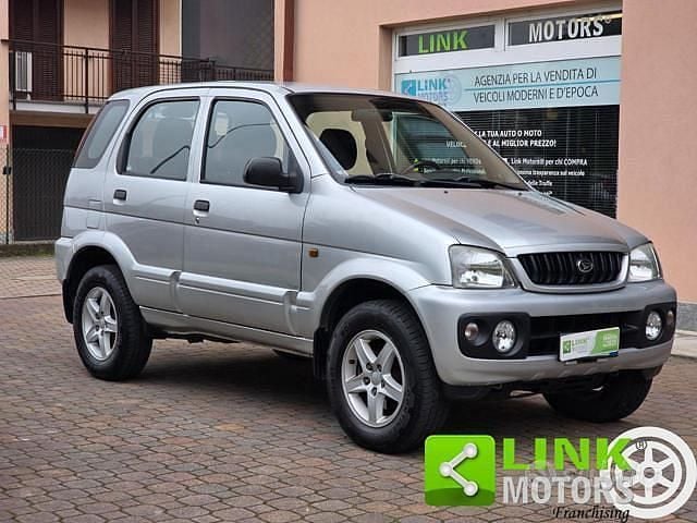 Usata Daihatsu Terios 86 CV (63 kW) 2005 Grigio chiaro SUV