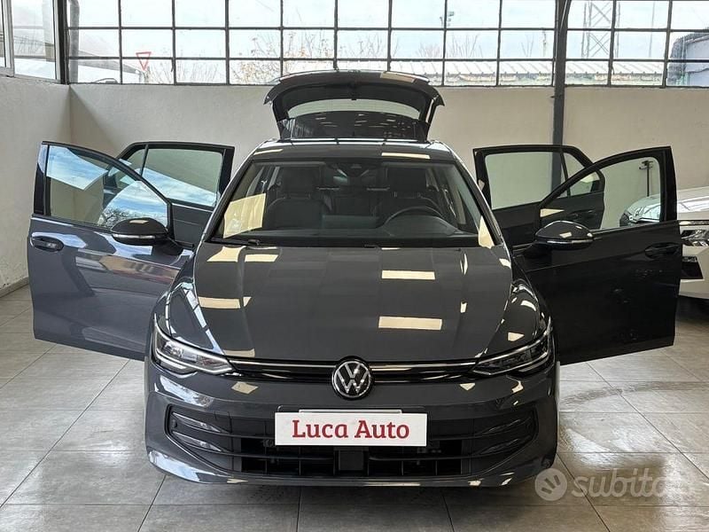 Usata VW Golf VIII 116 CV (85 kW) 2025 Grigio scuro Berlina