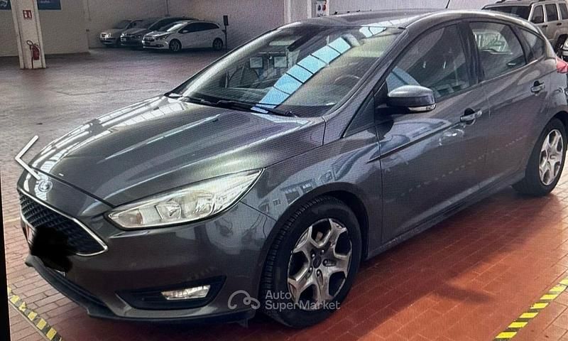 Usata Ford Focus 101 CV (74 kW) 2016 Gray Berlina