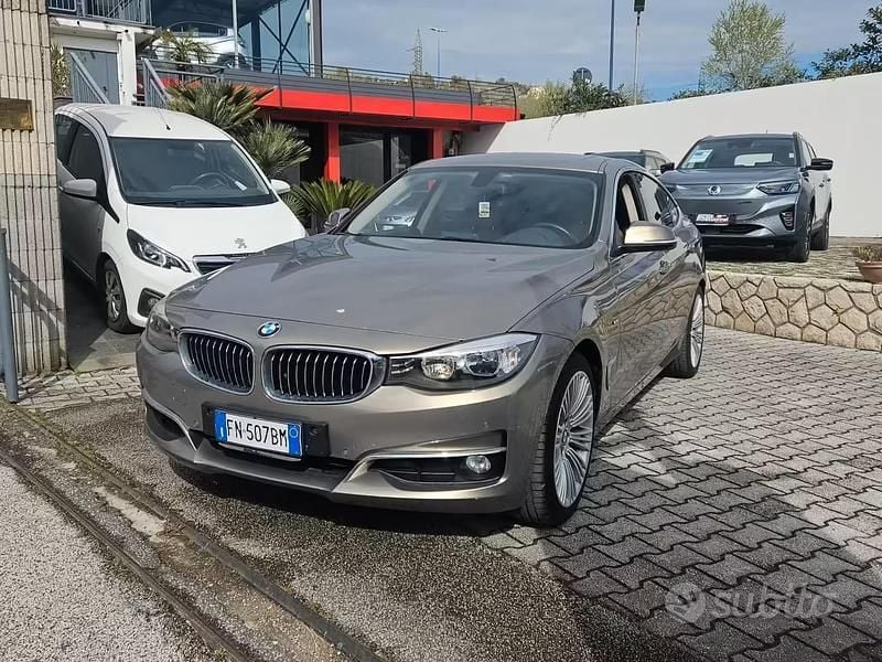 Usata BMW 318 Luxury Line 142 CV (104 kW) 2014 Marrone Berlina