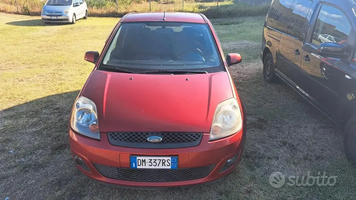 Usata Ford Fiesta 68 CV (50 kW) 2008 Arancione Utilitaria