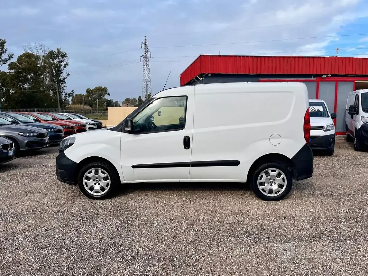 Begagnad Fiat Doblò 120 HK (88 kW) 2021 Vit Minibuss