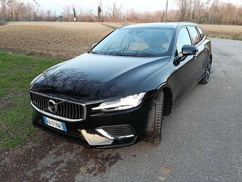 Usata Volvo V60 Ultra 344 CV (253 kW) 2022 Nero Station wagon