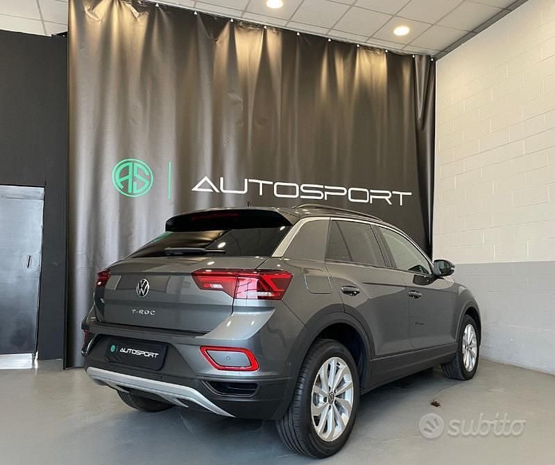 Usata VW T-Roc Life 110 CV (80 kW) 2023 Grigio SUV