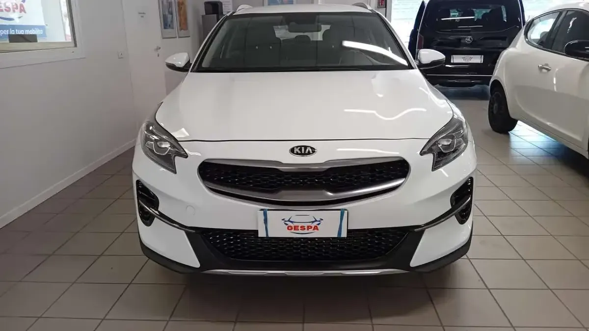 Usata Kia XCeed Style 120 CV (88 kW) 2022 Bianco SUV