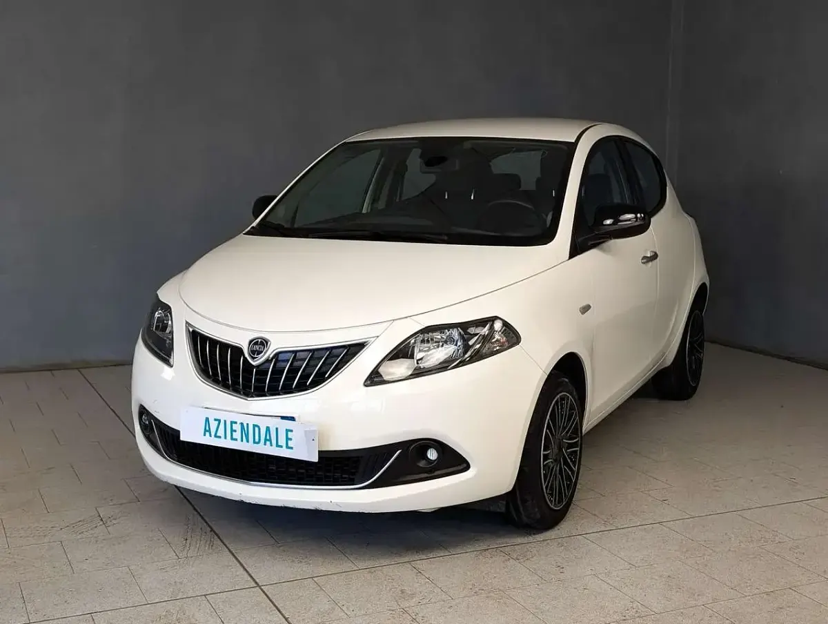 Usata Lancia Ypsilon Gold 70 CV (51 kW) 2023 Utilitaria