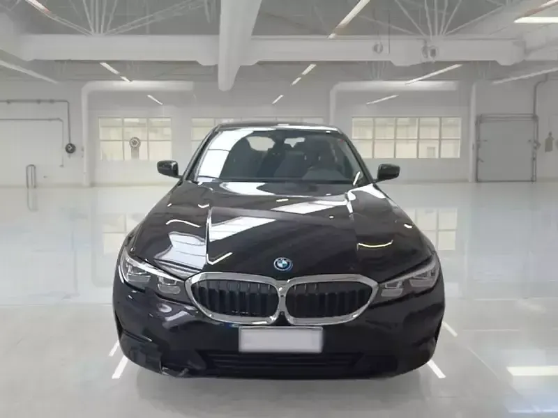 Usata BMW 330e Advantage 183 CV (134 kW) 2022 Berlina
