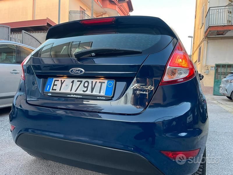 Usata Ford Fiesta 60 CV (44 kW) 2015 Blu Utilitaria