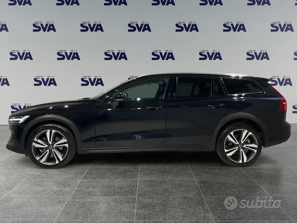 Usata Volvo V60 CC Plus 197 CV (144 kW) 2024 Nero Station wagon