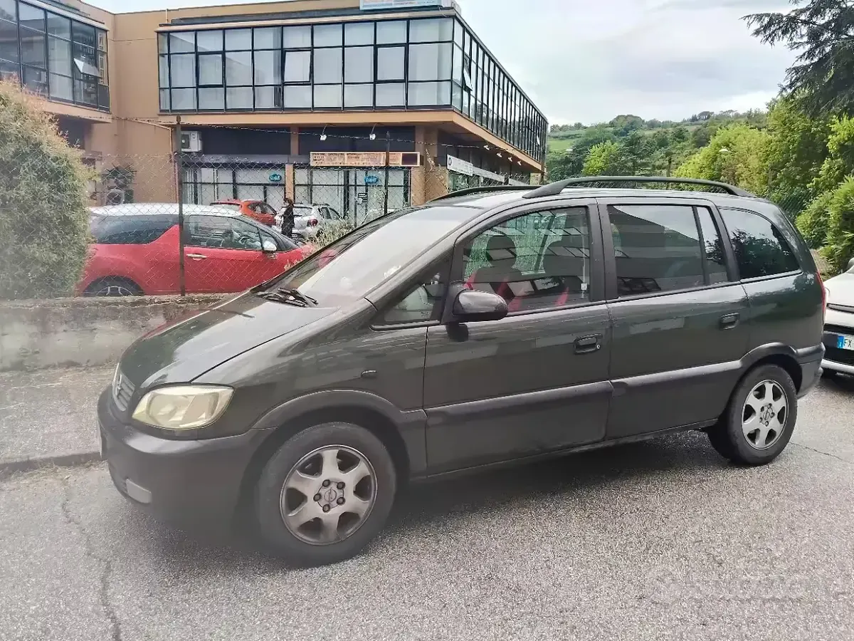 Usata Opel Zafira 101 CV (74 kW) 2001 Verde Monovolume