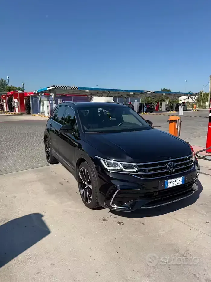 Usata VW Tiguan 150 CV (110 kW) 2023 Nero SUV