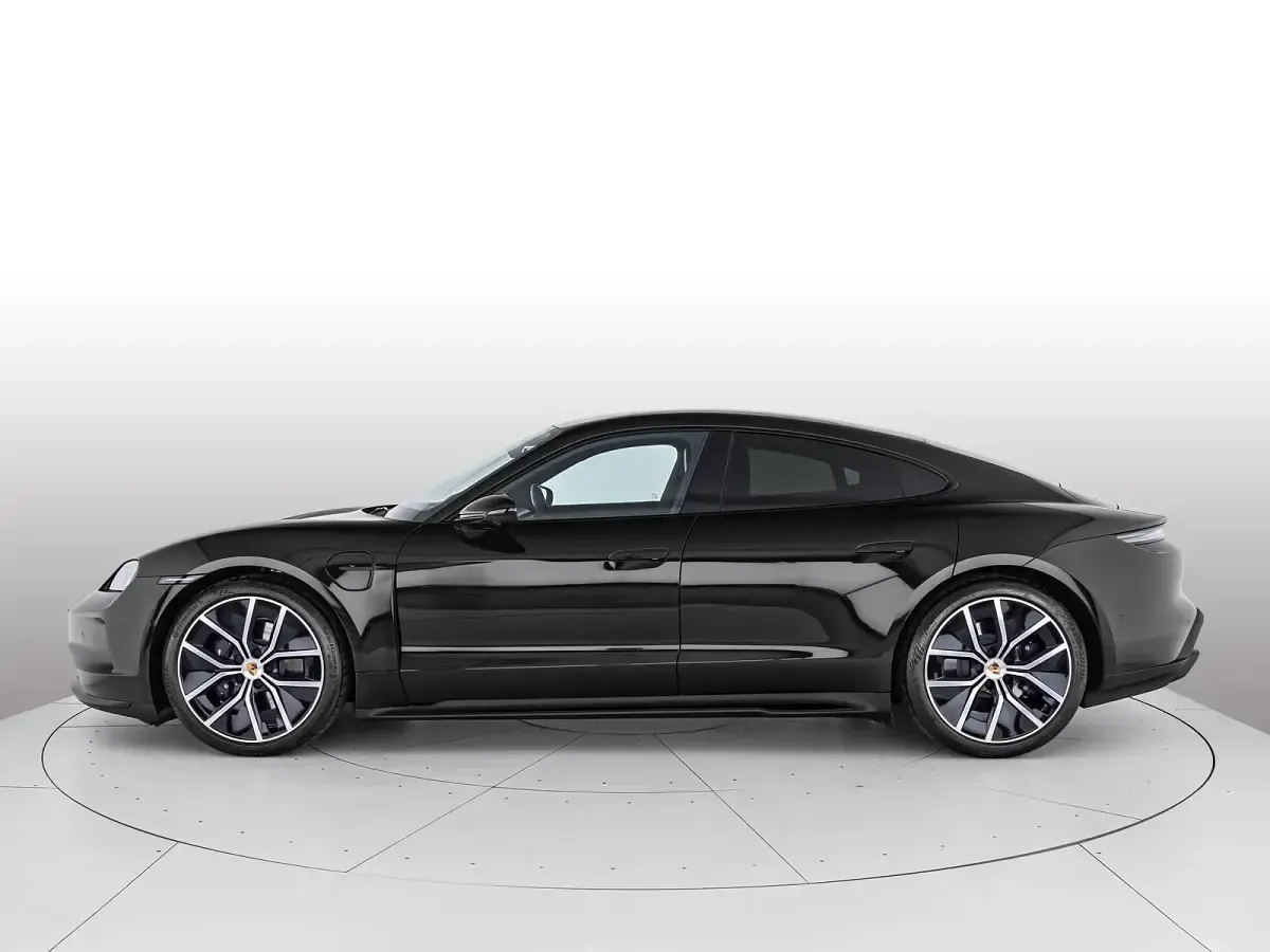 Nuova Porsche Taycan Black Edition 2026 Nero jet metallizzato Berlina