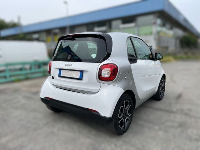 Usata Smart ForTwo Electric Drive 41 kW (56 CV) 2019 Bianco pastello Utilitaria