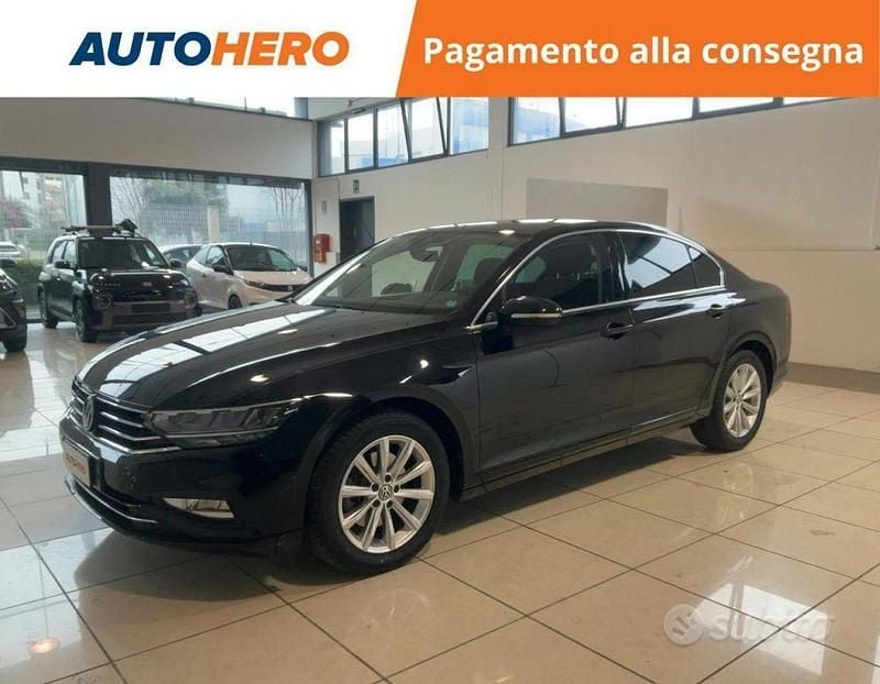 Nero Usata 2020 VW Passat Tre volumi | 21.799 € (Buon prezzo) - Immagine 1/2