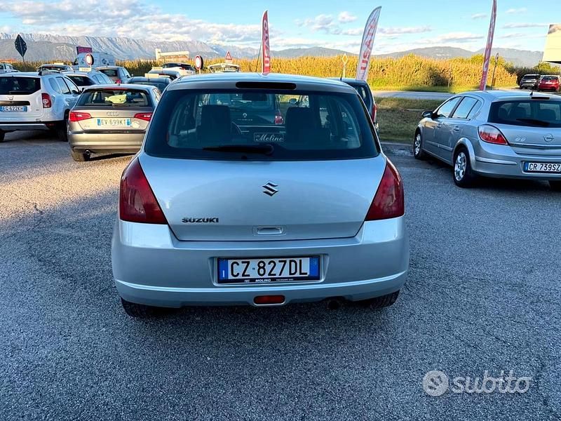 Usata Suzuki Swift 70 CV (51 kW) 2006 Grigio Utilitaria