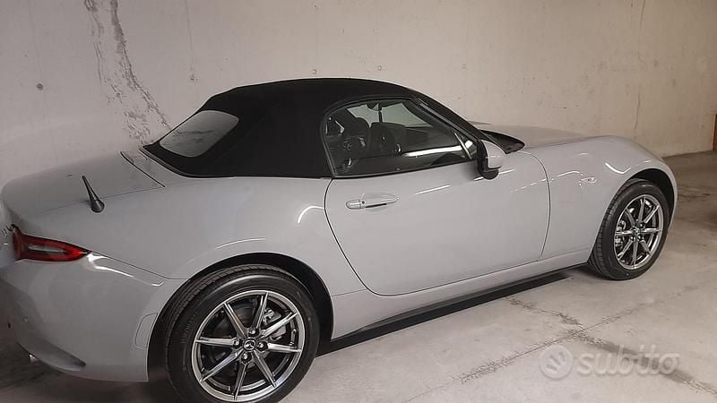 Usata Mazda MX5 132 CV (97 kW) 2025 Grigio Cabrio