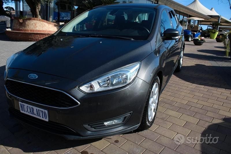 Grigio Usata 2015 Ford Focus Titanium Station wagon | 9000 € (Buon prezzo) - Immagine 1/4