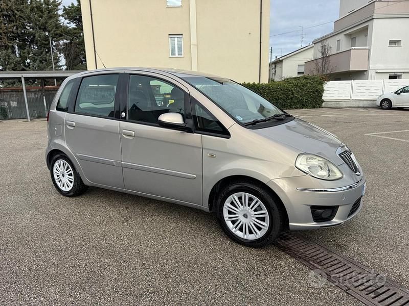 Usata Lancia Musa 77 CV (56 kW) 2010 Marrone Monovolume