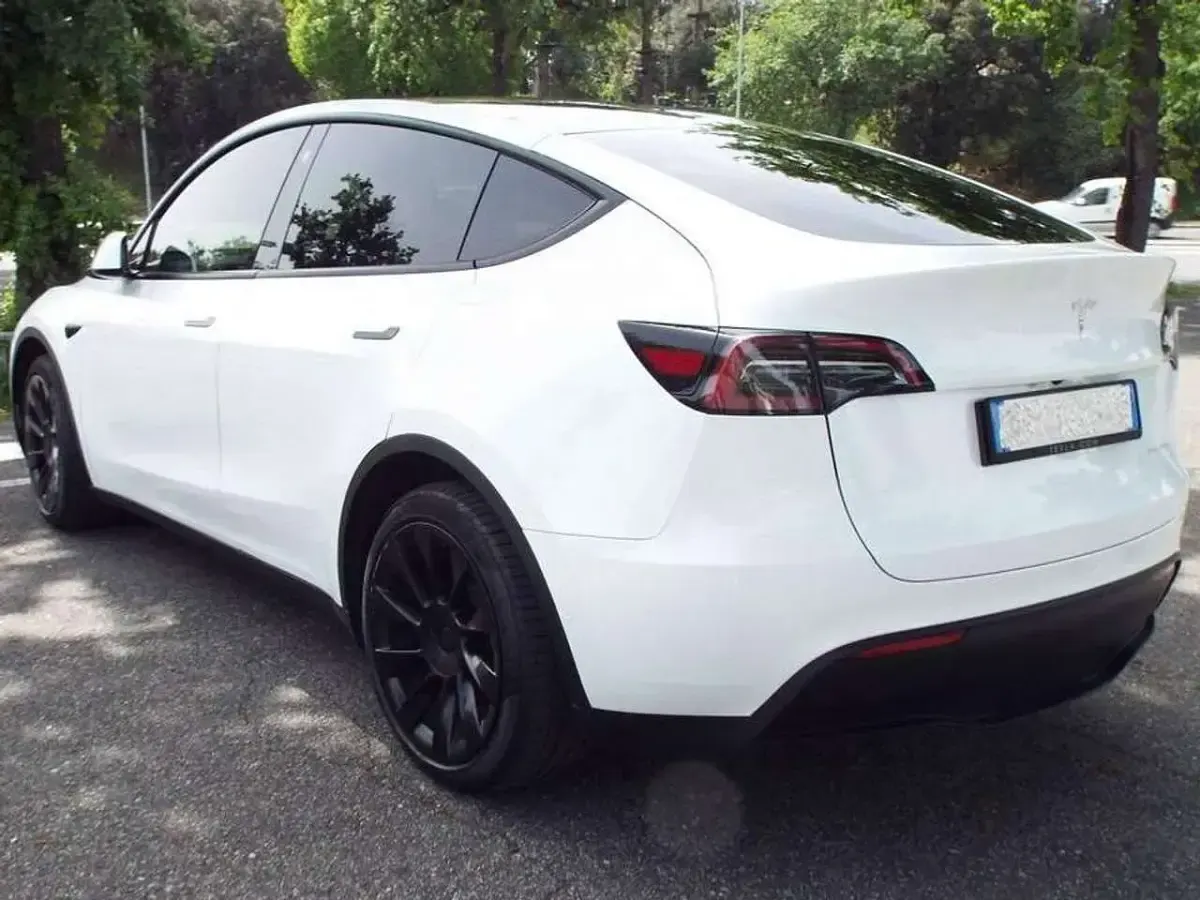 Usata Tesla Model Y 152 kW (208 CV) 2023 Bianco SUV