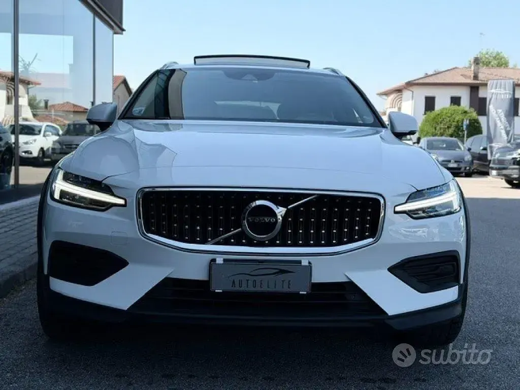 Usata Volvo V60 CC 197 CV (144 kW) 2022 Bianco Station wagon
