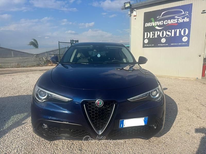 Usata Alfa Romeo Stelvio 181 CV (133 kW) 2017 Blu SUV