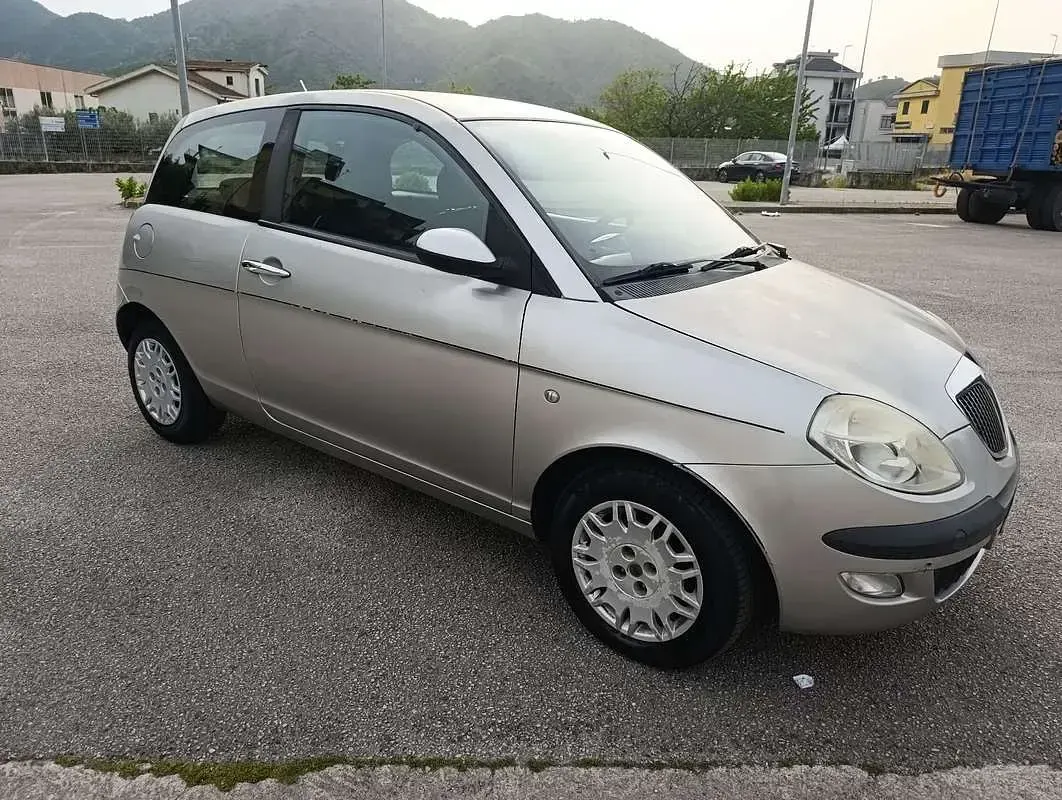 Usata Lancia Ypsilon 69 CV (50 kW) 2005 Utilitaria