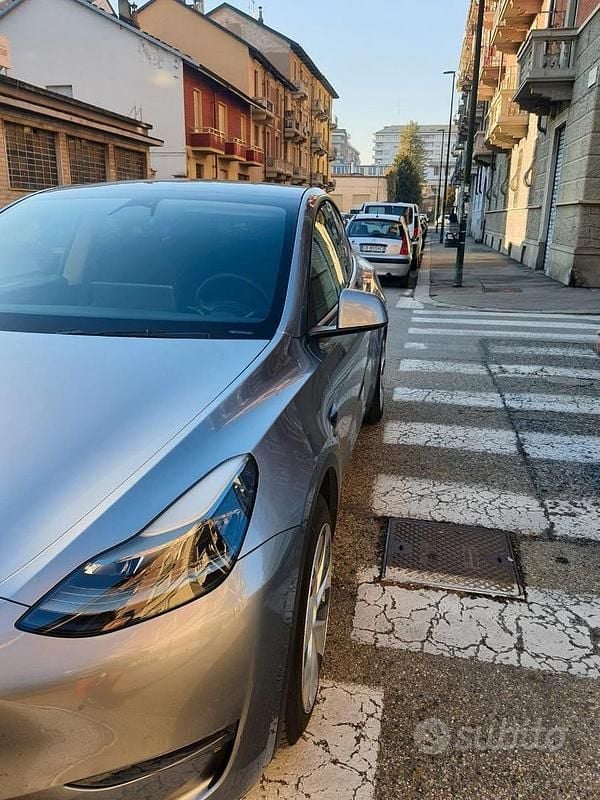 Usata Tesla Model Y 378 kW (514 CV) 2023 Grigio SUV