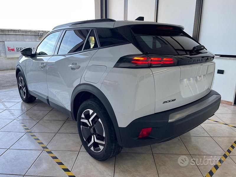 Usata Peugeot 2008 Allure 101 CV (74 kW) 2024 Bianco SUV