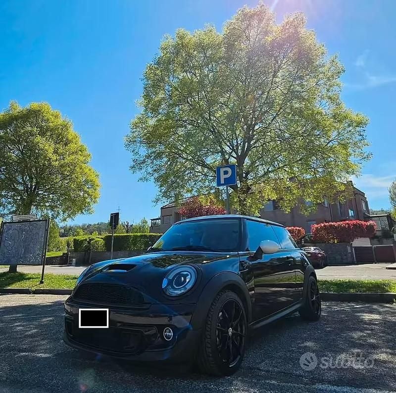 Käytetty Mini Cooper SD 143 HP (105 kW) 2012 Musta Viistoperä