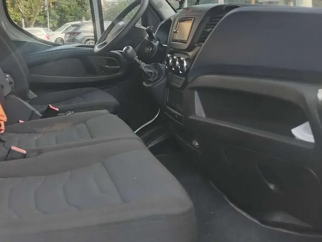 Usata Iveco Daily 776 CV (570 kW) 2018 Bianco Furgone