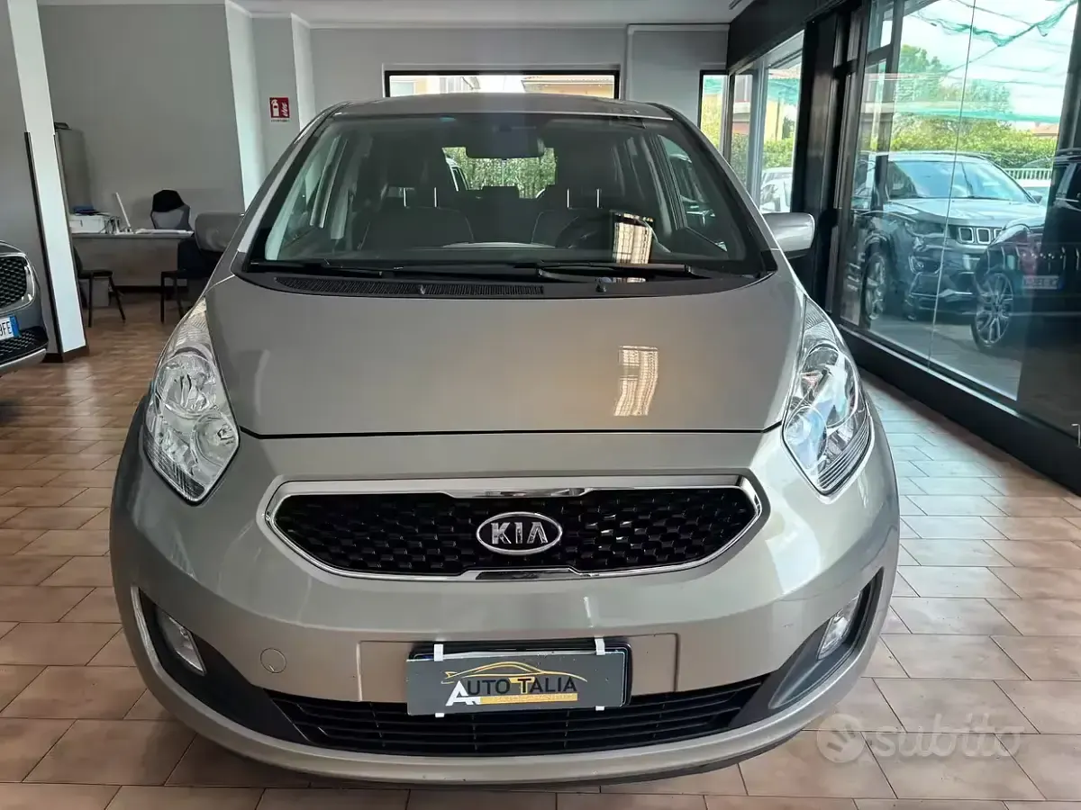 Usata Kia Venga 90 CV (66 kW) 2012 Grigio Utilitaria