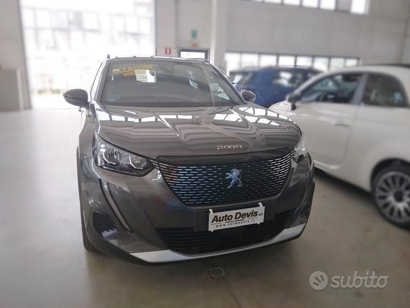 Usata Peugeot 2008 Allure 131 CV (96 kW) 2023 Grigio SUV