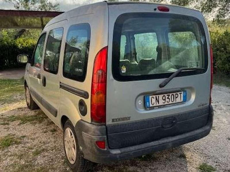 Usata Renault Kangoo 75 CV (55 kW) 2004 Argento Monovolume